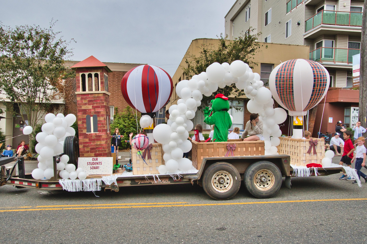 West Seattle Grand Parade sees the resumption of a tradition Westside